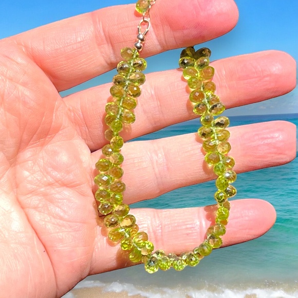 Gorgeous Natural Untreated Peridot Bracelet Handcrafted in 14k Solid Gold - Picture 4 of 8